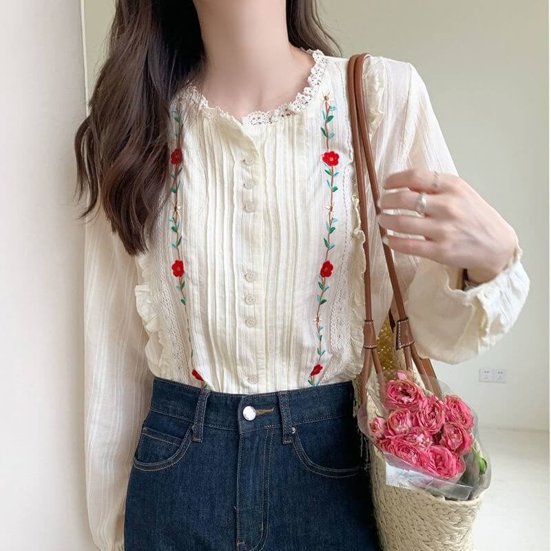 花咲くツタ刺繍のフリルトップス