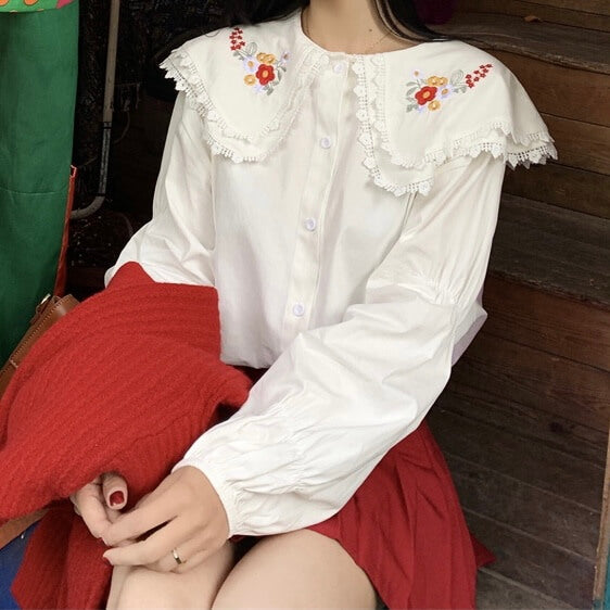 お花の刺繍入りのビッグカラーシャツトップス