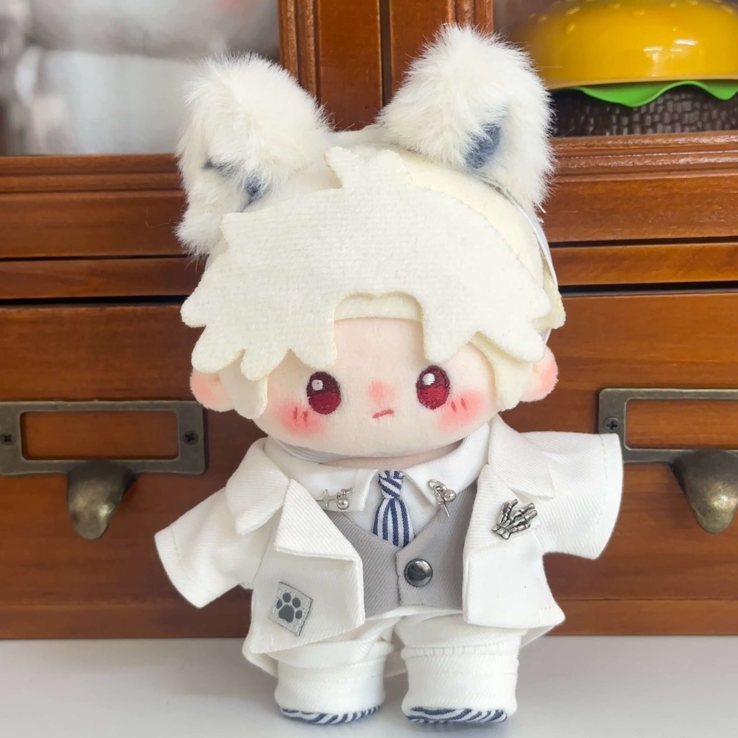 銀狼と秘密のホワイトスーツセット【10cm】