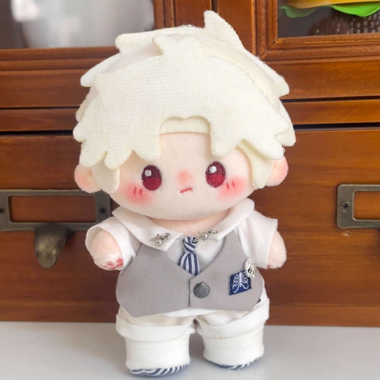 銀狼と秘密のホワイトスーツセット【10cm】